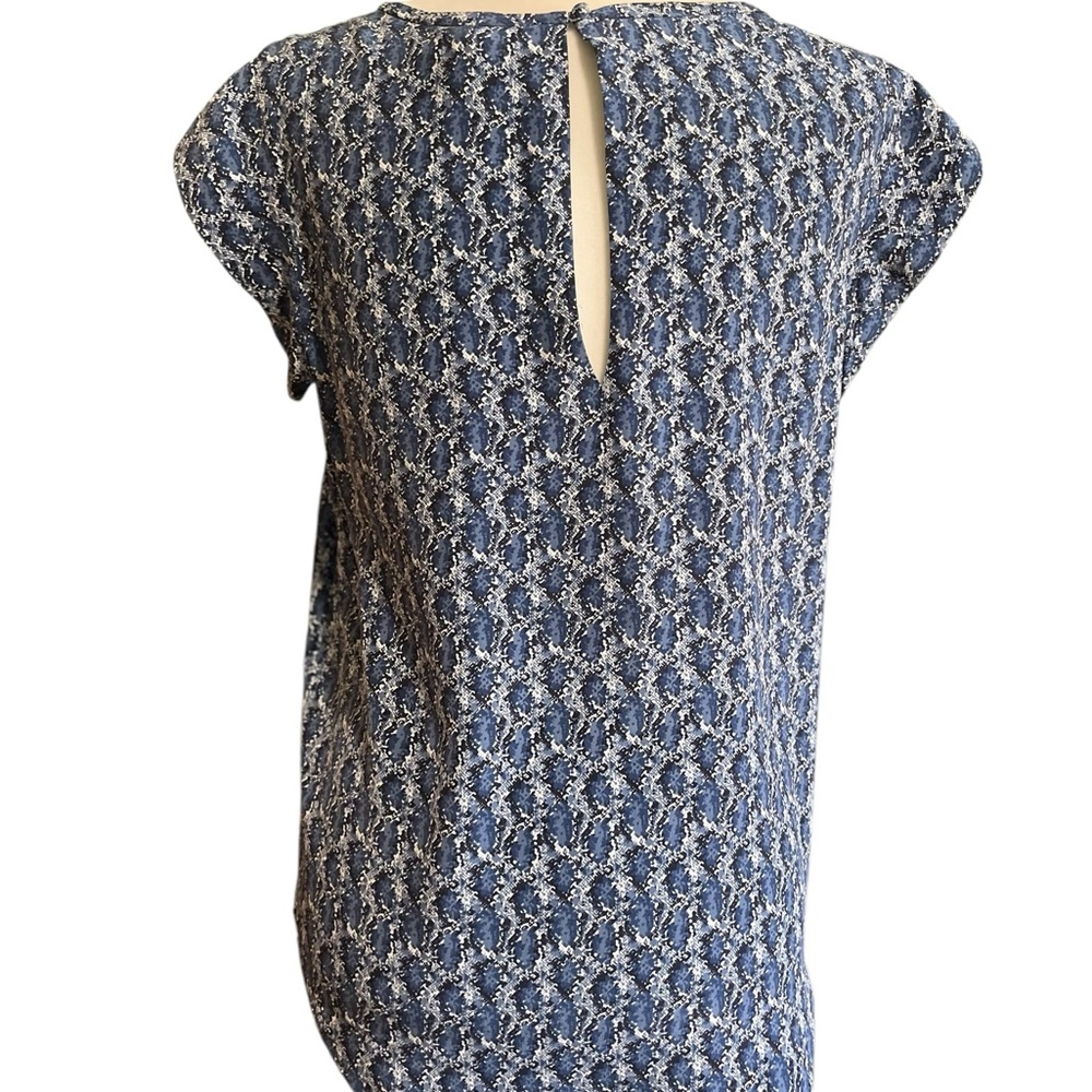 Joie 💯% silk comfort career, whimsical,
Business casual cap sleeve shirt - Picture 4 of 10